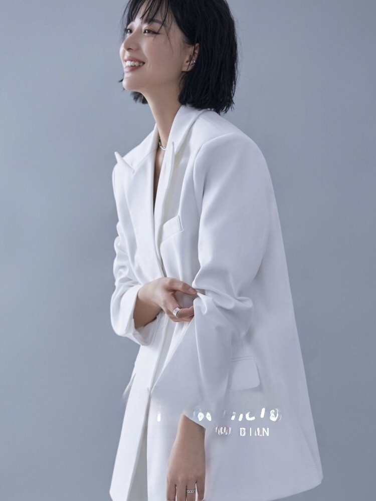White Suit Theme Fashion Magaz - đánh giá và giá Ethnic Fashion Magazine