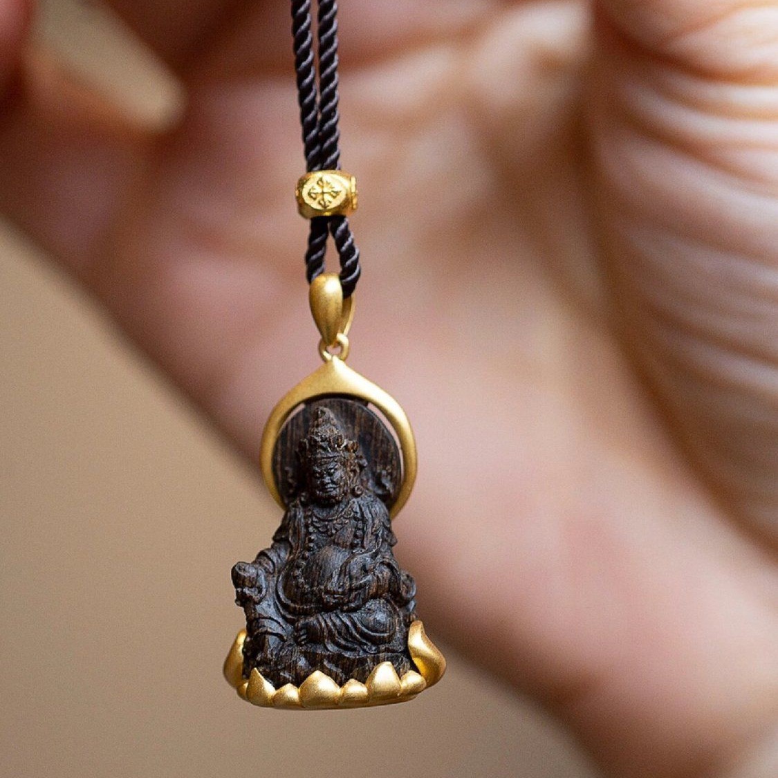 Yellow God of Wealth Pendant M - đánh giá và giá Ethnic Fashion Meaning