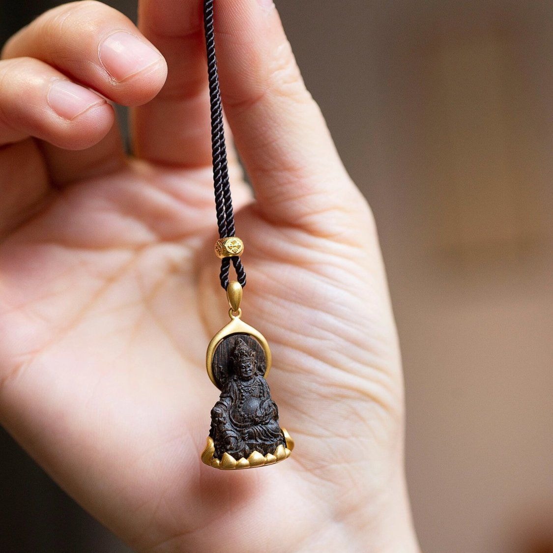 Yellow God of Wealth Pendant M - đánh giá và giá Ethnic Fashion Meaning